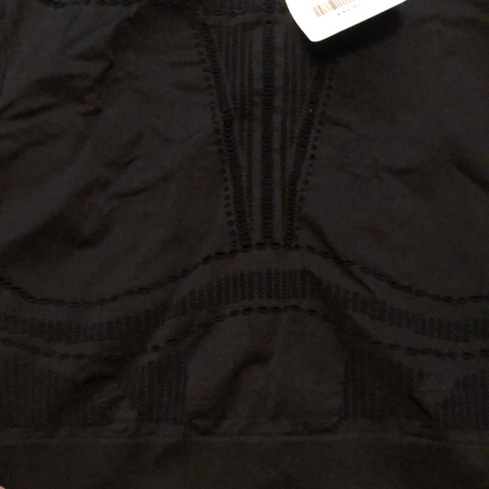 Fabletics crop top - Picture 3 of 3